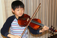 子供のバイオリン演奏